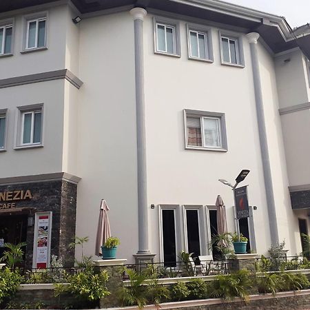 Venezia Suites Hotel Iloilo Exterior foto