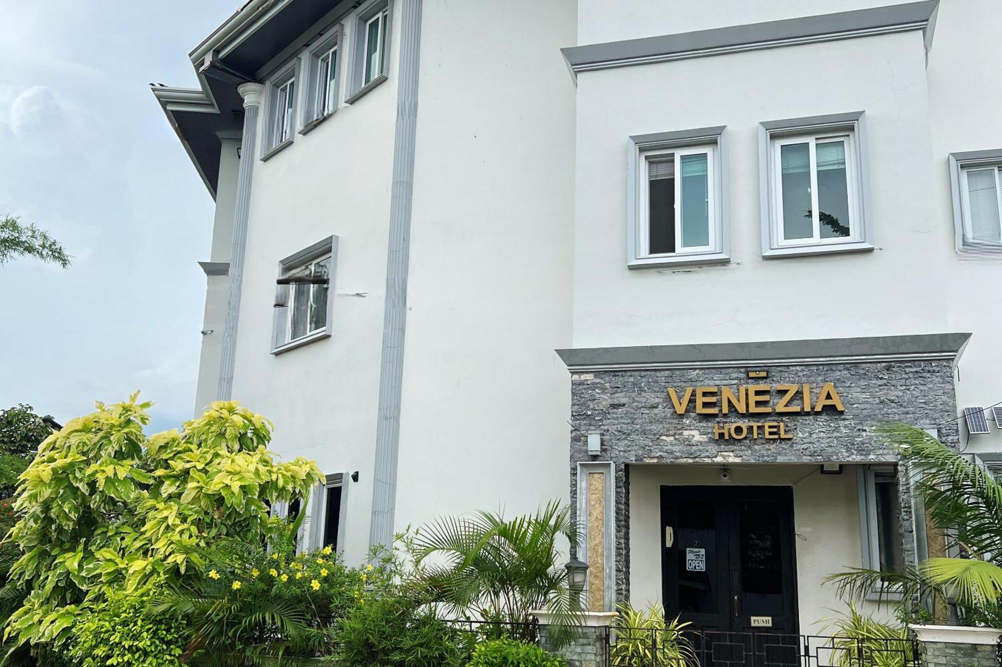 Venezia Suites Hotel Iloilo Exterior foto